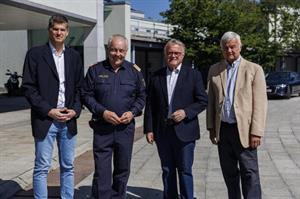 ÖFB-Geschäftsführer Bernhard Neuhold, Direktor Bernhard Treibenreif, LH a.d. Hans Nießl und Gruppenleiter Günther Marek in Wiener Neustadt.